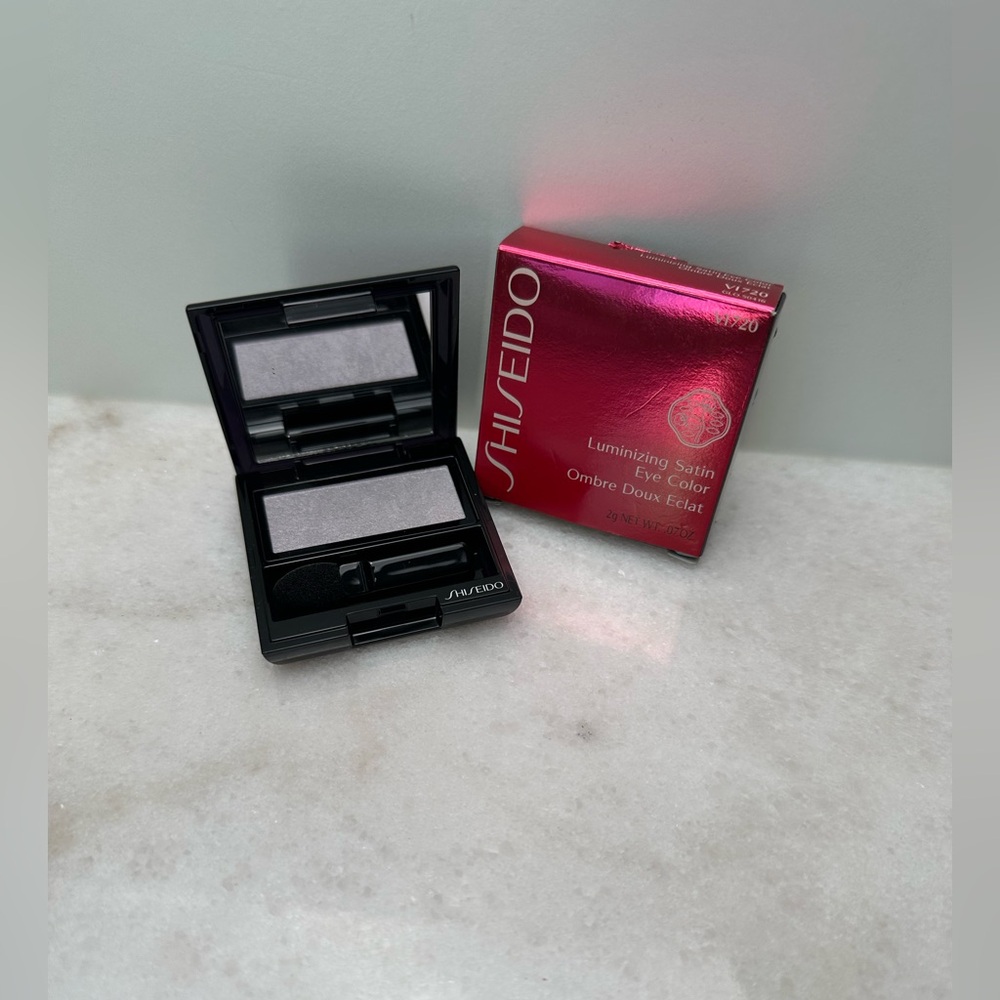 Shiseido Luminizing Satin Eye Color - Elegant Silver